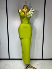 Elegant bodycon maxi dress with applique details and V-neckline