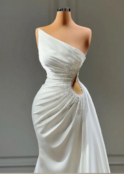 Elegant White One Shoulder Crystal Beading Wedding Dress